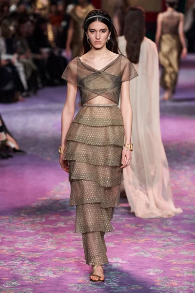 Look 27